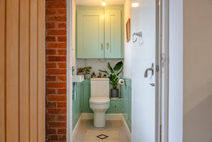 Guest WC- click for photo gallery